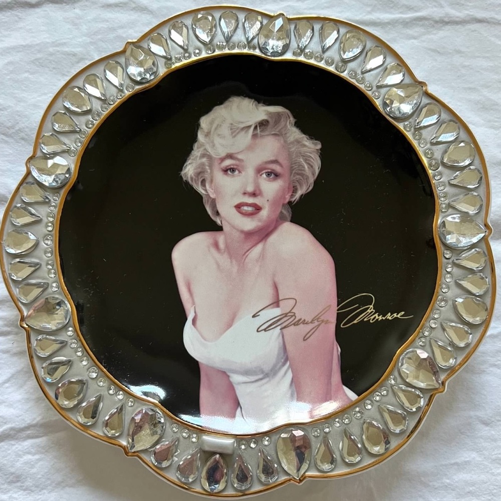 The Jeweled Tribute Amethyst Legend sixth edition Marilyn Monroe plate